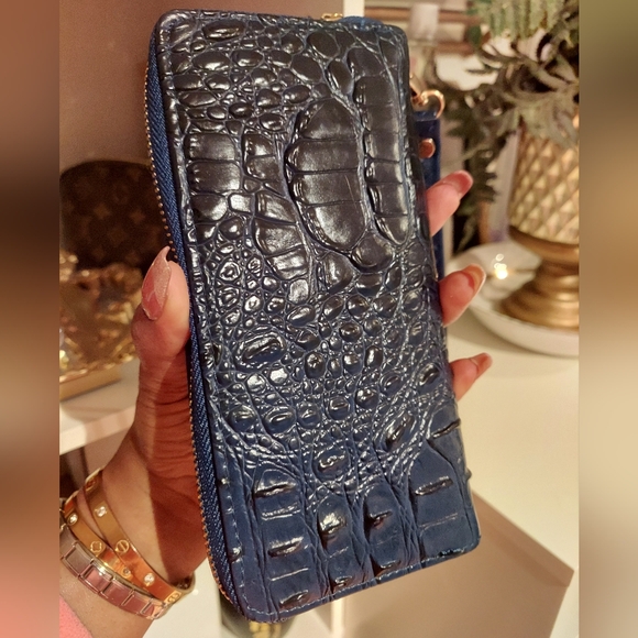 Blue faux croc long wallet - Picture 6 of 6